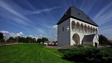 Замок Нірбатор Баторі
